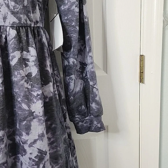 CITY VIBE WOMAN'S HOODED DRESS. - Picture 4 of 11